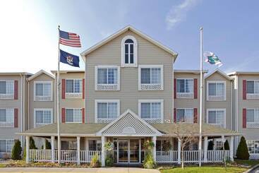 هتل Country Inn & Suites By Radisson, Grand Rapids Airport, Mi
