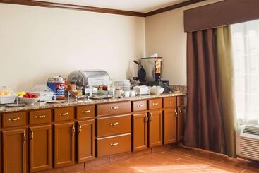 هتل Country Inn & Suites By Radisson, Grand Rapids Airport, Mi