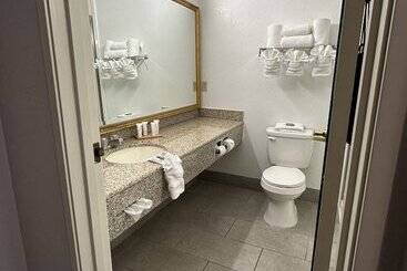 هتل Country Inn & Suites By Radisson, Grand Rapids Airport, Mi