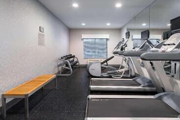 هتل Country Inn & Suites By Radisson, Toledo, Oh