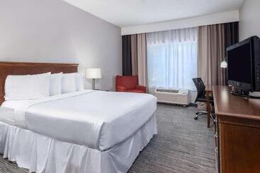 هتل Country Inn & Suites By Radisson, Toledo, Oh