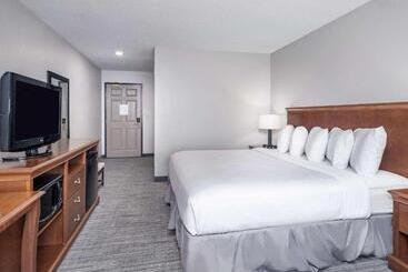 هتل Country Inn & Suites By Radisson, Toledo, Oh