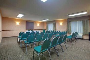 هتل Country Inn & Suites By Radisson, Waterloo, Ia