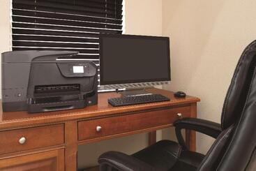 هتل Country Inn & Suites By Radisson, Waterloo, Ia