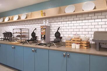 هتل Country Inn & Suites By Radisson, Waterloo, Ia