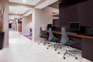 هتل Courtyard Bowling Green Convention Center