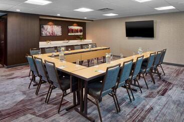 هتل Courtyard By Marriott Albany Thruway