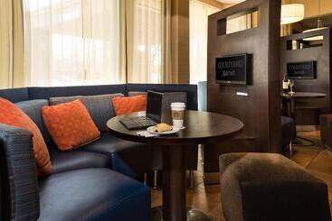 هتل Courtyard By Marriott Fort Collins