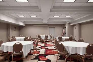 هتل Days Inn & Suites By Wyndham Albany