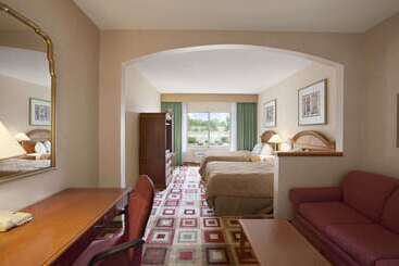 هتل Days Inn & Suites By Wyndham Albany