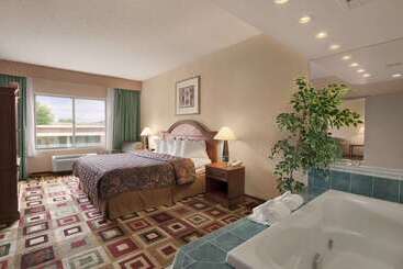 هتل Days Inn & Suites By Wyndham Albany