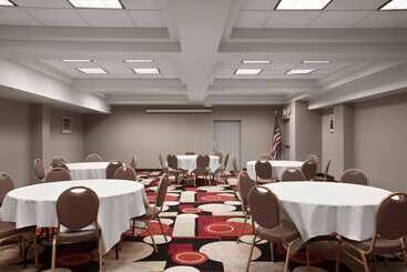 هتل Days Inn & Suites By Wyndham Albany