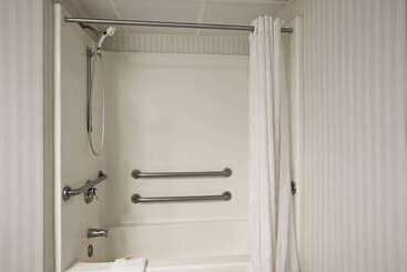 هتل Days Inn & Suites By Wyndham Albany