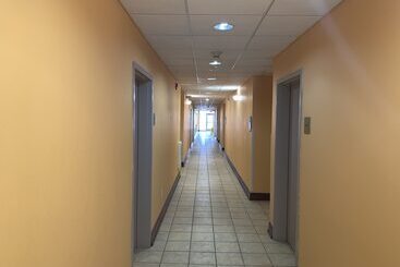 هتل Days Inn & Suites By Wyndham Albany