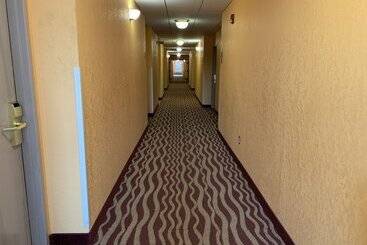 هتل Days Inn & Suites By Wyndham Albany