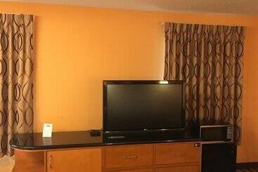 هتل Days Inn & Suites By Wyndham Albany