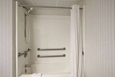 هتل Days Inn & Suites By Wyndham Albany