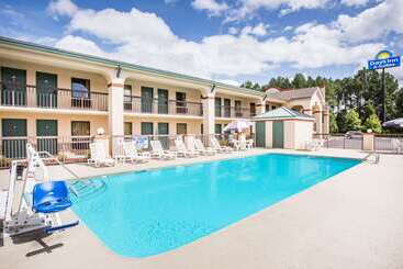 هتل Days Inn & Suites By Wyndham Columbia Airport