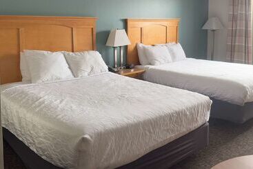 هتل Duluth Inn & Suites Near Spirit Mountain