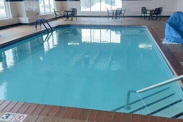 هتل Duluth Inn & Suites Near Spirit Mountain