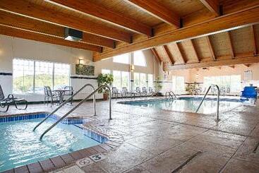 هتل Duluth Inn & Suites Near Spirit Mountain