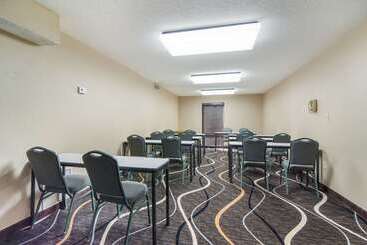 هتل Econo Lodge South