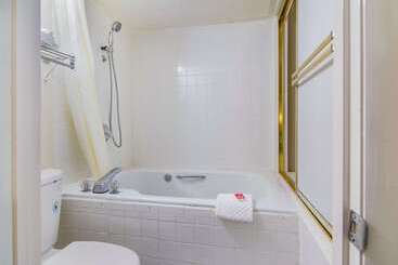 هتل Econo Lodge South