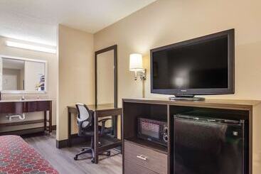 هتل Econo Lodge South
