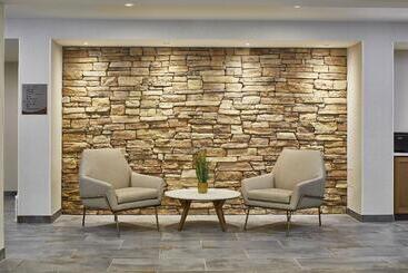 هتل Fairfield Inn & Suites By Marriott Albany Airport