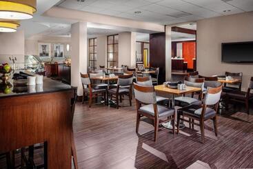 هتل Four Points By Sheraton Memphis East