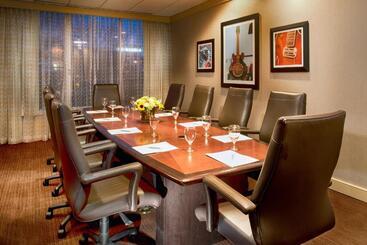 هتل Four Points By Sheraton Memphis East