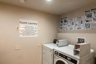 هتل Holiday Inn Express & Suites Camarillo, An Ihg