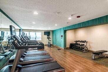 هتل Holiday Inn Express & Suites Camarillo, An Ihg