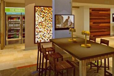 هتل Holiday Inn Express & Suites Camarillo, An Ihg