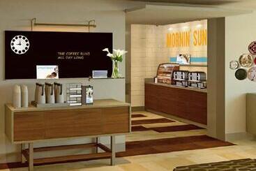 هتل Holiday Inn Express & Suites Camarillo, An Ihg