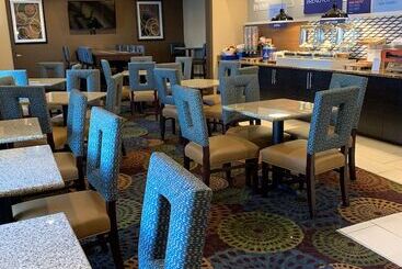 هتل Holiday Inn Express St. Paul South   Inver Grove Heights, An Ihg