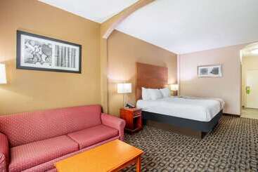 בית מלון כפרי La Quinta Inn By Wyndham Decatur Alabama