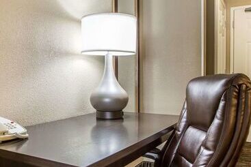 هتل Quality Inn