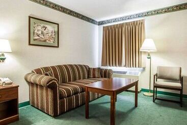 هتل Quality Inn Midway