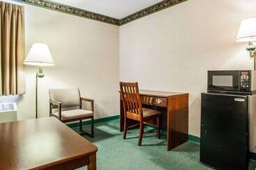 هتل Quality Inn Midway