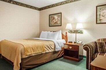 هتل Quality Inn Midway