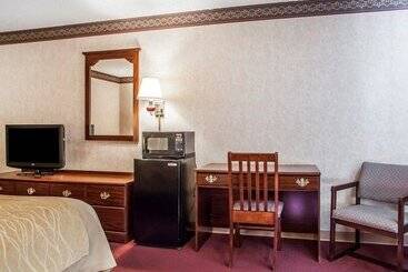 هتل Quality Inn Midway