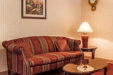 هتل Quality Inn Midway
