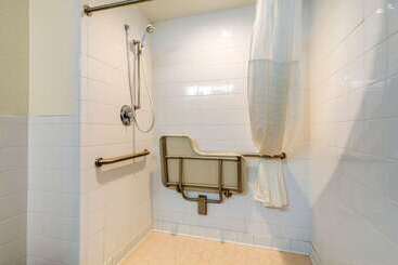 هتل Quality Inn & Suites Olde Town