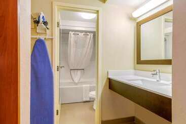 هتل Quality Inn & Suites Olde Town