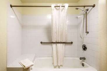 هتل Quality Inn & Suites Olde Town