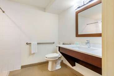 هتل Quality Inn & Suites Olde Town
