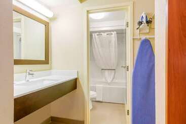 هتل Quality Inn & Suites Olde Town