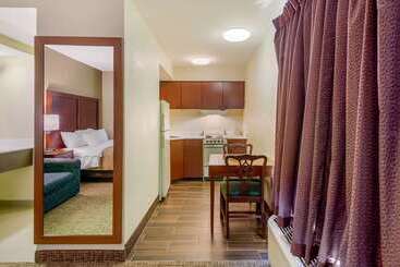 هتل Quality Inn & Suites Olde Town