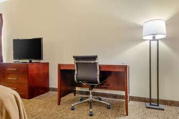 هتل Quality Inn & Suites Olde Town